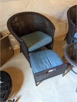 MODERN WICKER TABLE AND CHAIR SET