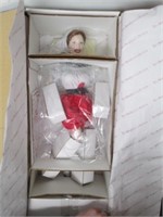 Hamilton Lucy Goes Italian! Doll in Box w/ COA