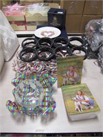 1 lot of plastic picture frames, glass bowls,