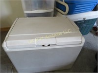 Coleman plug in electric cooler good condition