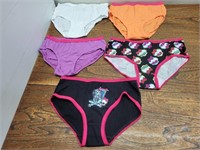 NEW 5 Girls Size 6 Assorted Underwear