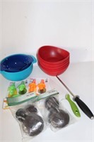 LOT OF KITCHEN ITEMS