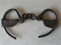 Vintage hand cuffs no key