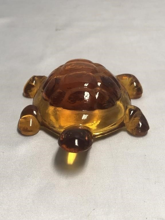 MCM TWO TONE AMBER TURTLE PAPERWEIGHT.  4