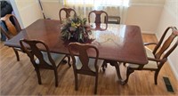 Stunning Queen Ann Dining Room Table & 6 Chairs