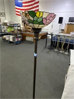 FLOOR LAMP W/STAINED GLASS TYPE SHADE