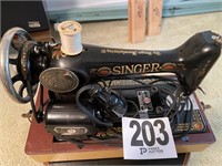 Vintage Singer Sewing Machine in Case (UpRtBdrm)