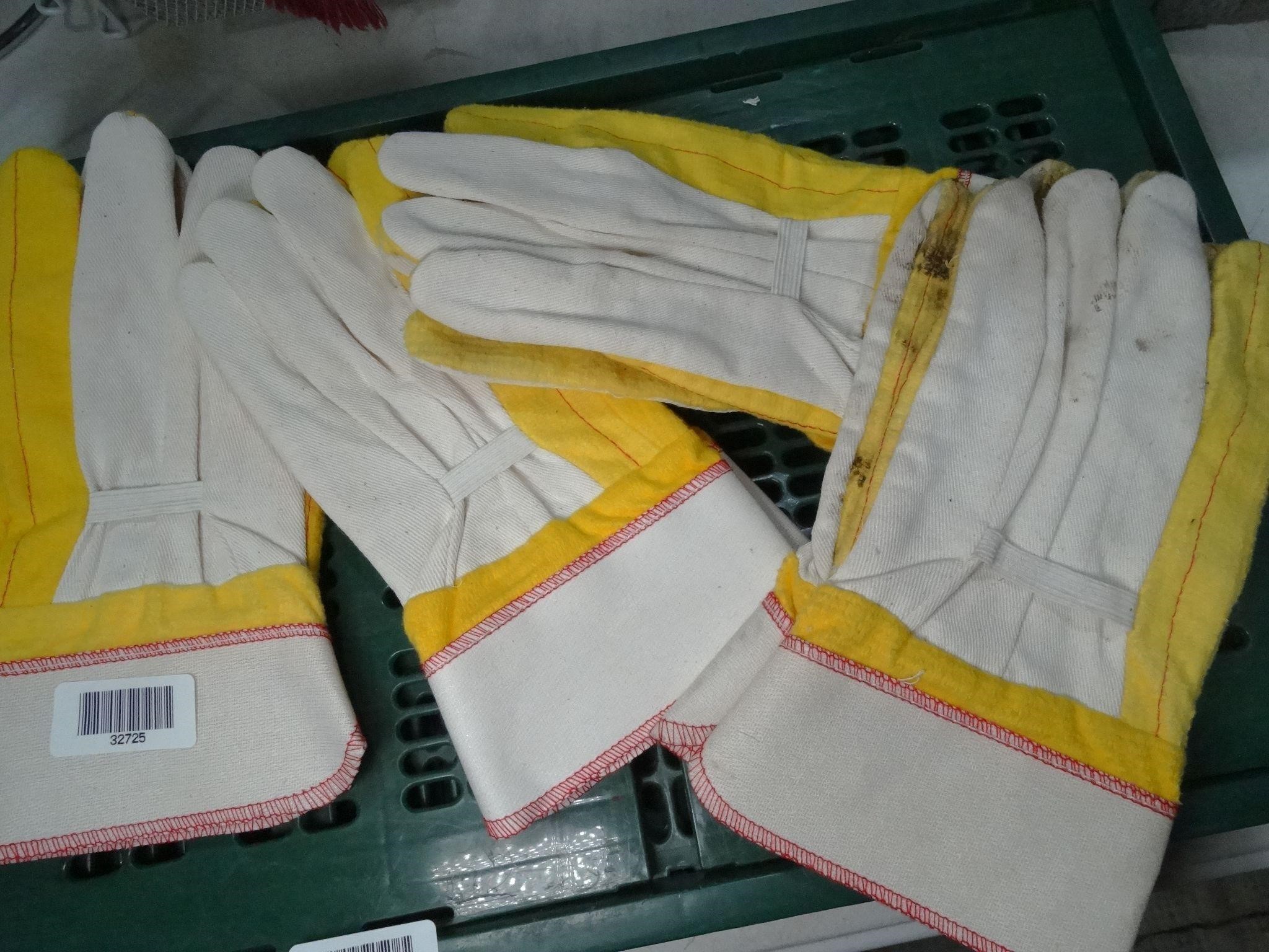 4 Pairs of Work Gloves