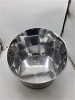 Threshold beverage tub