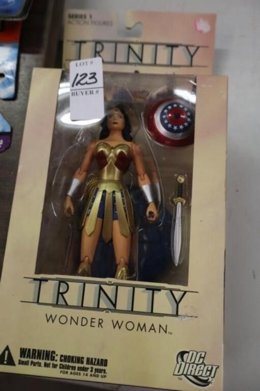 WONDER WOMEN FIGURINE