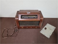 Antique radio (None working)