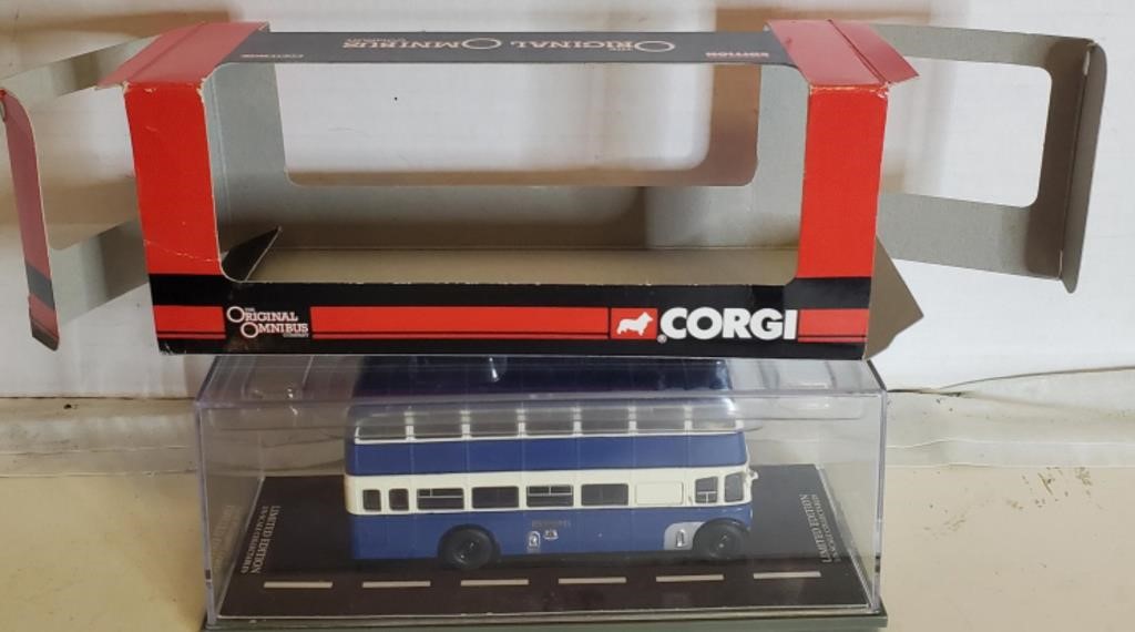 Ltd Edition Corgi Omnibus 1/76 Scale