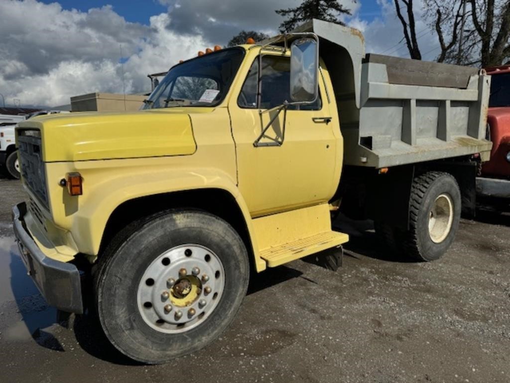 '75 GMC Dump Truck,2WD,gas,4 speed, Titled