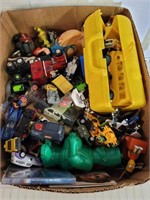 TRAY OF KIDS TOYS, MINIATURE DIE CAST, MISC