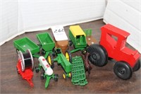 JOHN DEERE AND OTHER TRACTOR LOT