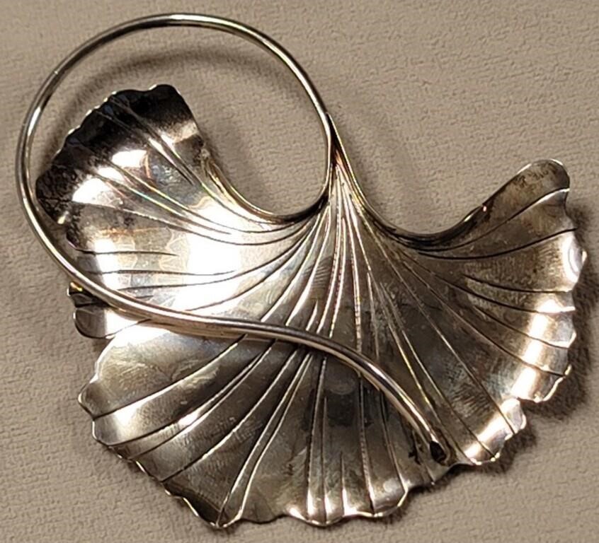 351 - STERLING SILVER BROOCH (W9)