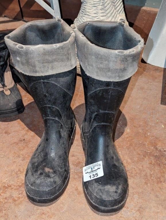 Rubber boots size 9