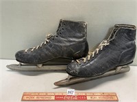 ANTIQUE PAIR OF SPEED SKATERS SKATES