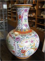Large globular famille rose vase, decorated with
