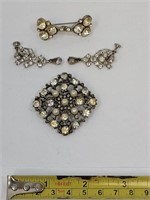 2 Costume Vintage Brooches & Screw On Earrings