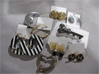 earrings and brooch lot