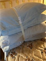 4 pcs Pillows