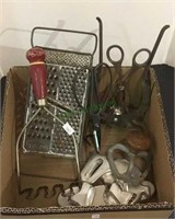 Lot of assorted vintage kitchen tools.  1082