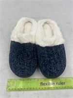 NEW Woman’s 9 Slippers
