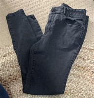 E5) Black skinny jeans size 10
