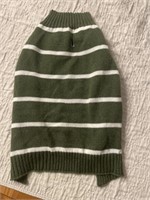 E2) Green and white medium dog sweater -like new