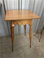 OAK LAMP TABLE