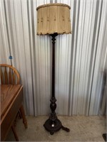 WOODEN CARVED LAMP