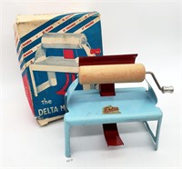The Delta Mangle Vintage Toy Iron Appliance w Box