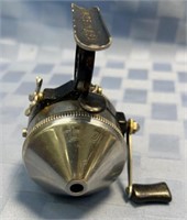 Vintage Zebco model 44 fishing reel