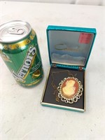 VINTAGE CAMEO PIN NECKLACE IN BOX