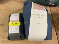 King Size Fitted Sheet & 2ct King Pillowcases