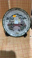 Decorative plate on stand