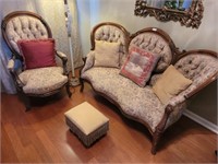 VICTORIAN SETTEE *2 PCS WITH STOOL LR