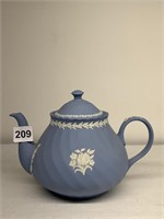 SIGNED AND DATED WEDGWOOD JASPERWARE TEA POT WITH
