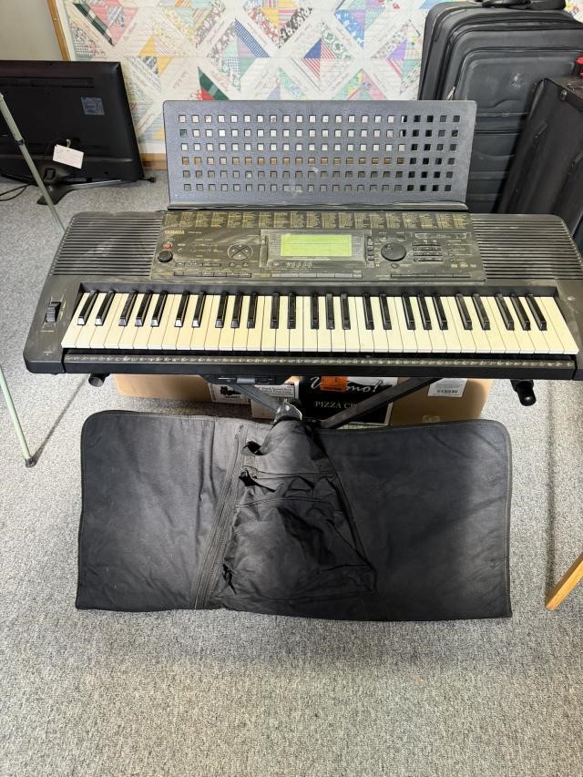 Yamaha TSR-620 Keyboard, Folding Base & Case