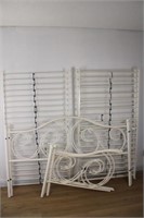 WHITE QUEEN SIZE METAL BEDFRAME