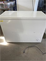 Frigidaire Freezer, powers on see details