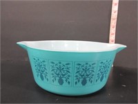 LARGE VINTAGE PYREX CASSEROLE DISH