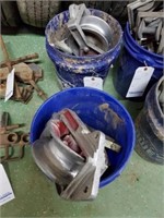 LOT OF VARIOUS CABLE PULLEYS