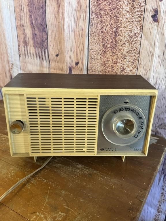 1959 GE Solid State Radio