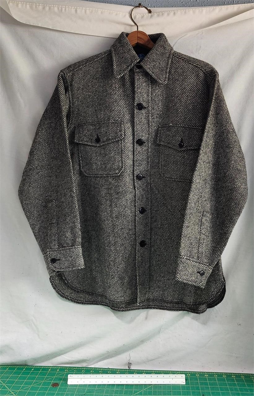 Size M 100% virgin wool Swanndri shirt/coat