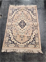 Rug 47" x 31.5"