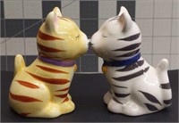 Magnetic Salt and pepper shakers -cats
