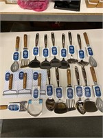 LOT OF 20 ASSORTED KITCHEN UTENSILS