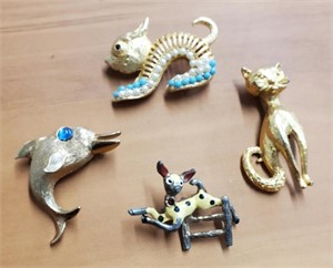 (4) Old Ladies Brooches